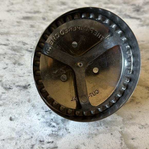 The Pampered Chef Cut-N-Seal - Picture 3 of 3